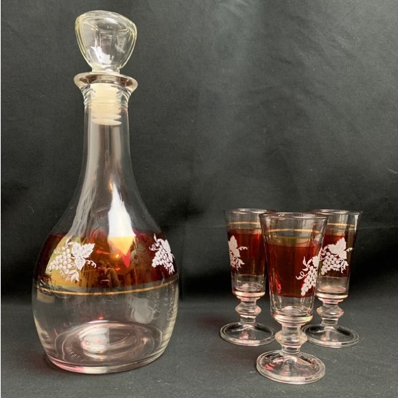 Fidenza Italy decanter and 3 Shot glasses Cranberry Red w/gold trim grapes - Picture 8 of 8